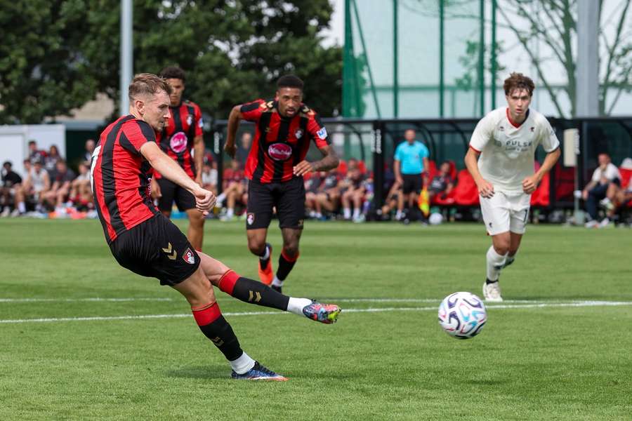 Brooks, autor de uno de los goles del Bournemouth Brooks, autor de uno de los goles del Bournemouth