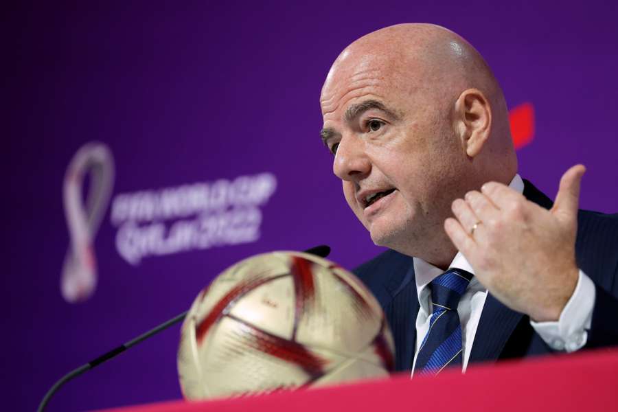 Infantino tijdens de persconferentie van vrijdagmiddag