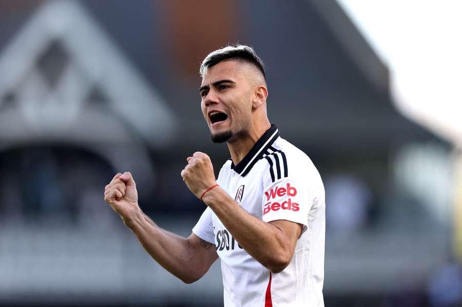 O médio  vai deixar o Fulham após 3 anos