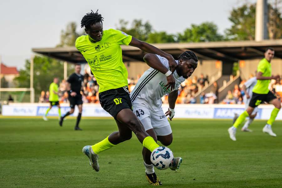 Faycal Konaté (vlevo) už je hráčem Karviné.