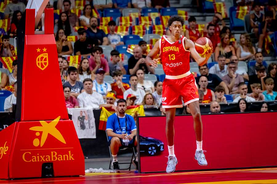 Baba Miller, con la selección española B en el verano de 2025