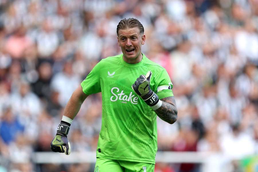 Pickford continua em Liverpool