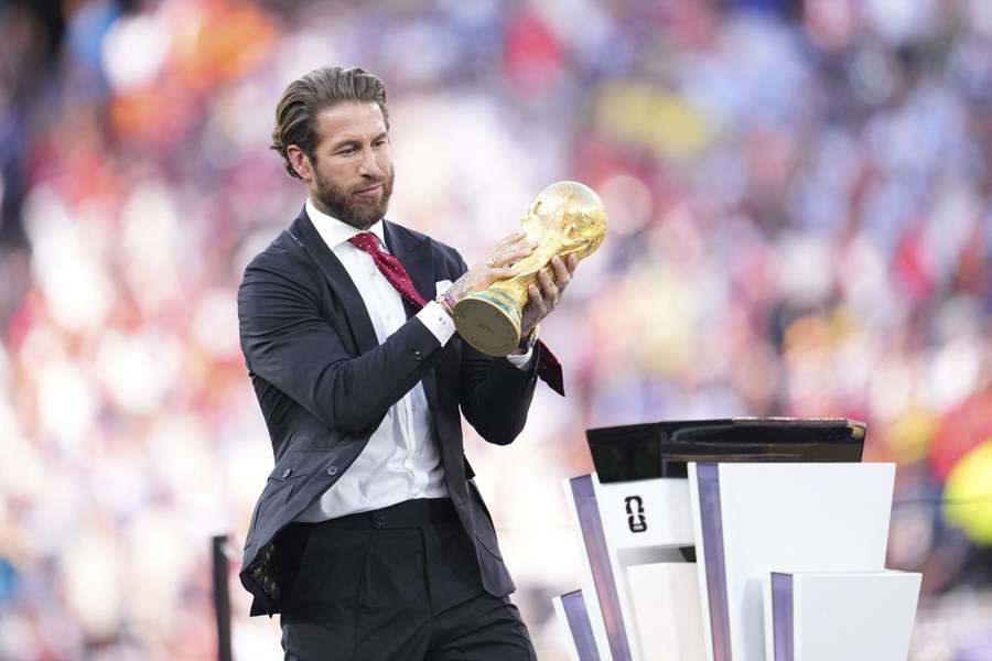 Bei der WM durfte Ramos noch als Pokalträger dienen Bei der WM durfte Ramos noch als Pokalträger dienen