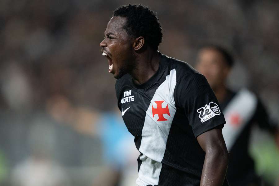 Andrés Gómez celebra o gol da vitória diante do São Paulo