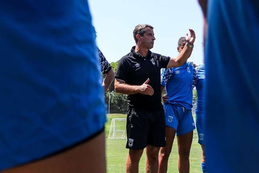 Gonçalo Nunes dá indicações à equipa Gonçalo Nunes dá indicações à equipa
