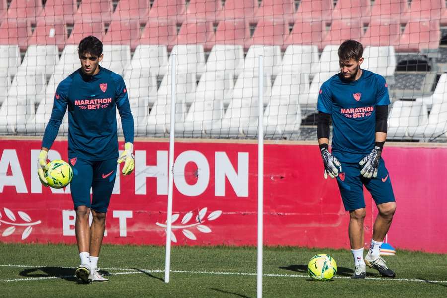 Bounou působil po boku Tomáše Vaclík v Seville.