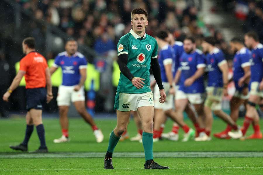 Sam Prendergast contre la France au Six nations.