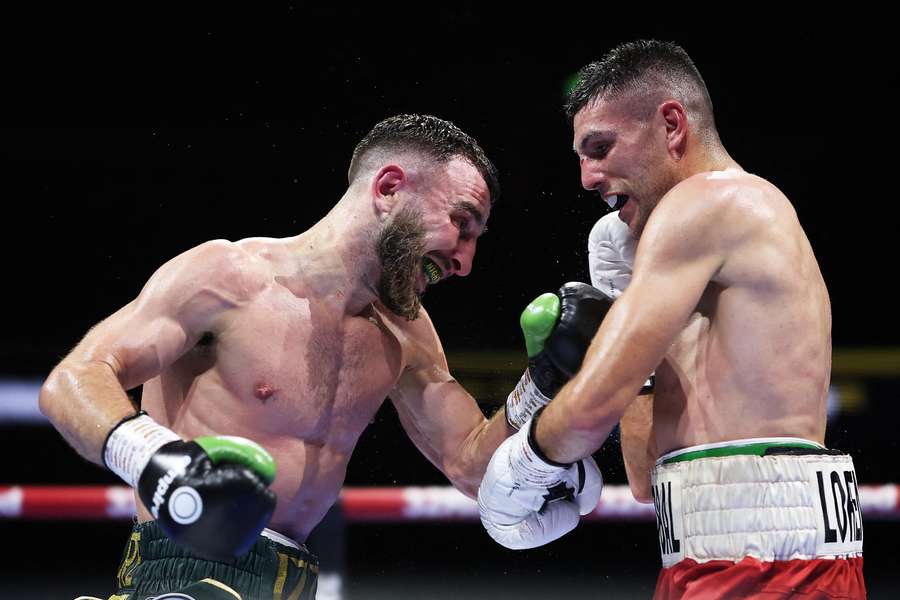 Spain's Lorente upsets Collins and Scottish crowd to secure world title shot