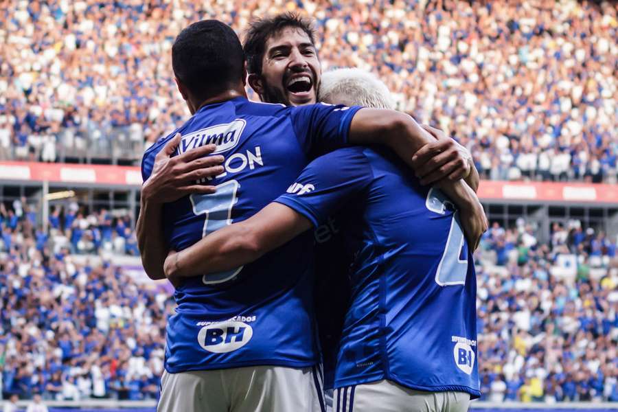 Cruzeiro encaminhou a vitória no primeiro tempo