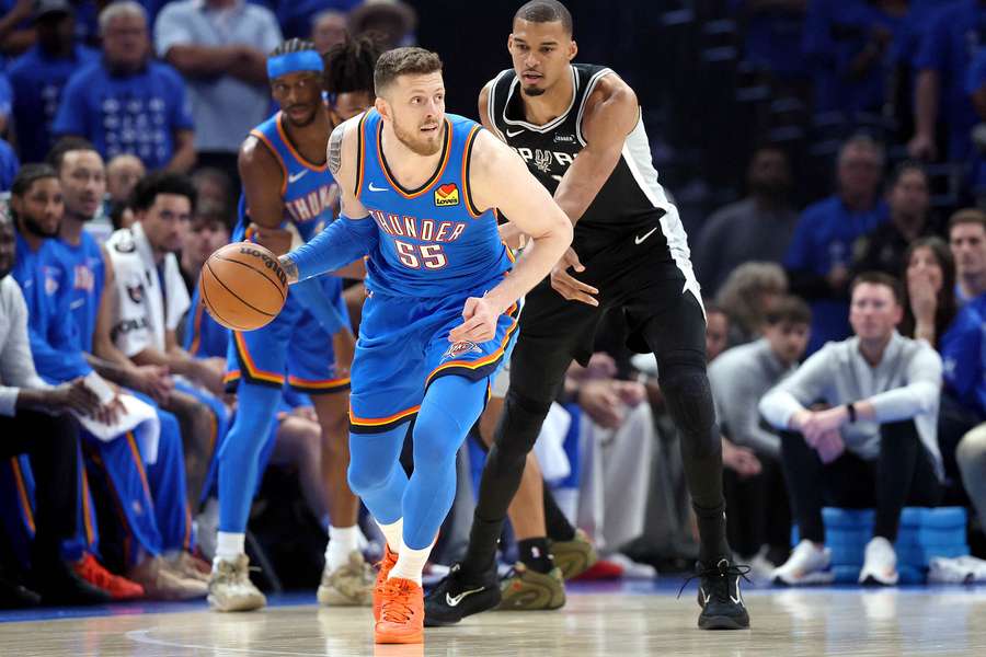 Isaiah Hartenstein (am Ball, im Duell gegen Victor Wembanyama) soll wohl bei OKC bleiben