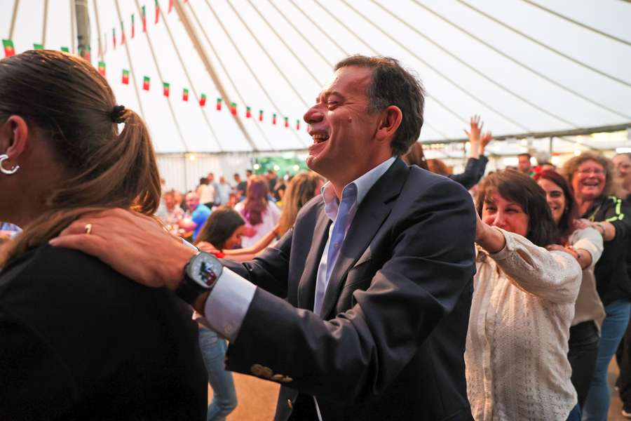 Luís Montenegro durante um convívio com elementos da comunidade portuguesa de Estugarda, Alemanha