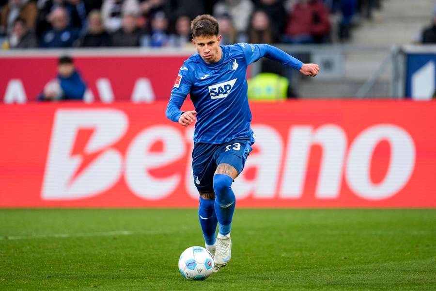 Hložek vyrovnal v duelu s Frankfurtem na 2:2.