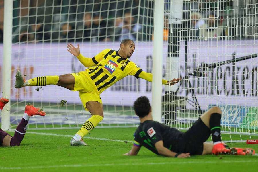 Dortmund raakt steeds verder achterop op de top in de Bundesliga