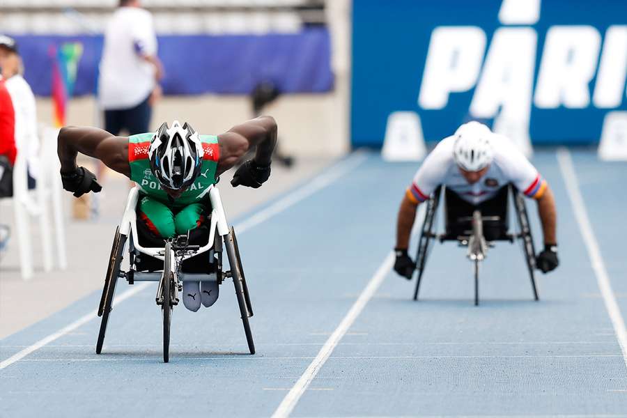 Mamudo Baldé estreou-se este sábado em Mundiais de atletismo paralímpico com o 12.º lugar nas semifinais