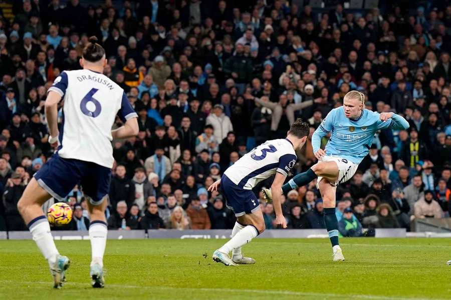 Tottenham a blocat-o pe City
