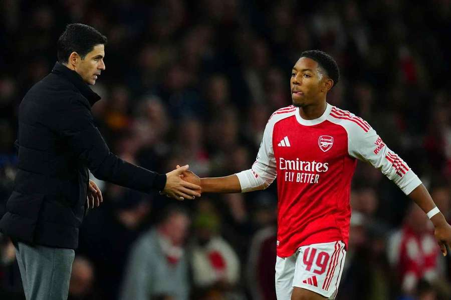Arsenal Manager Mikel Arteta shakes hands with Myles Lewis-Skelly Arsenal Manager Mikel Arteta shakes hands with Myles Lewis-Skelly