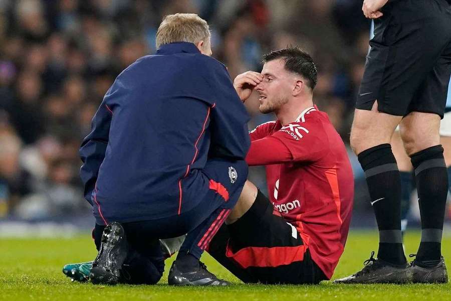 Mount, baja "varias semanas" por lesión en el Manchester United