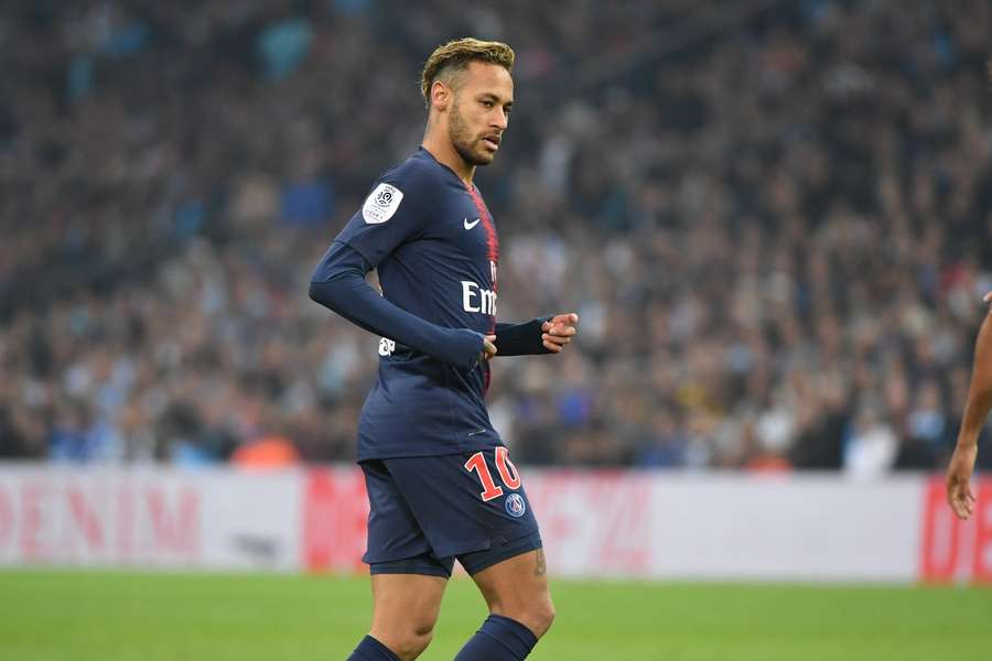 Neymar neuvažuje o odchode z PSG. 