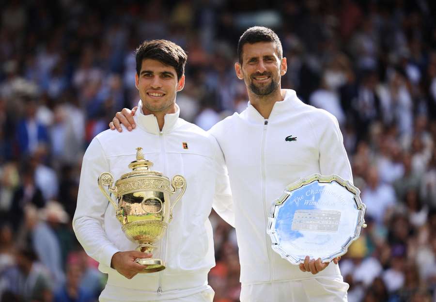 Alcaraz y Djokovic, tras la final de Wimbledon de 2024 que ganó el murciano Alcaraz y Djokovic, tras la final de Wimbledon de 2024 que ganó el murciano