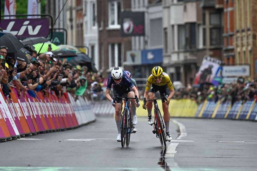 Pieterse (L) wins a photo-finish at stage four