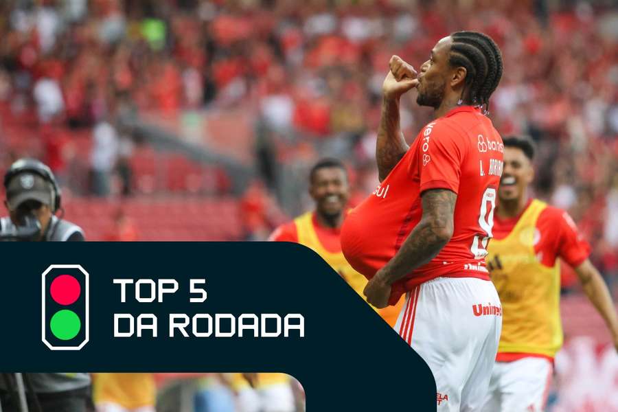 Luiz Adriano comemora um dos gols do passeio no Beira-Rio