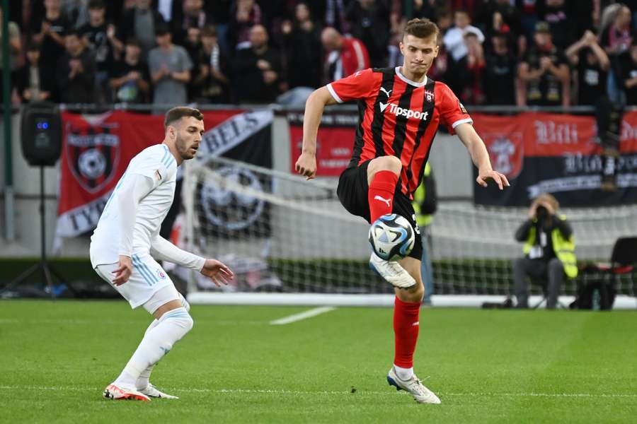 Kóša pôsobil v Spartaku Trnava.