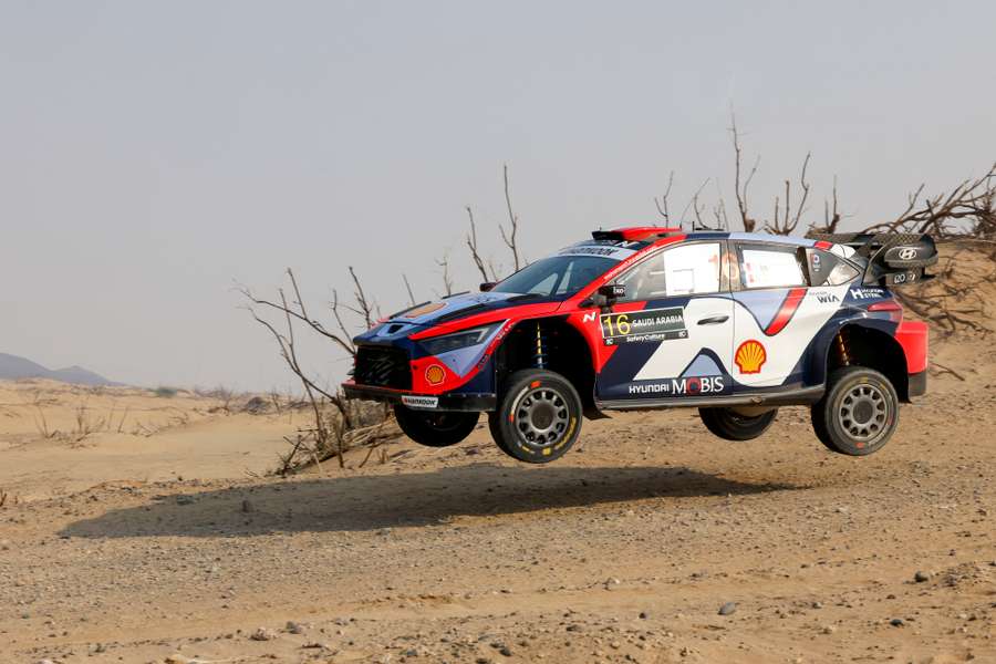 Fourmaux lidera el Rally de Arabia Saudí