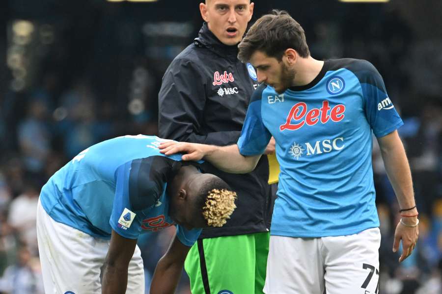 Kvaratskhelia consola Osimhen após tropeço do Napoli