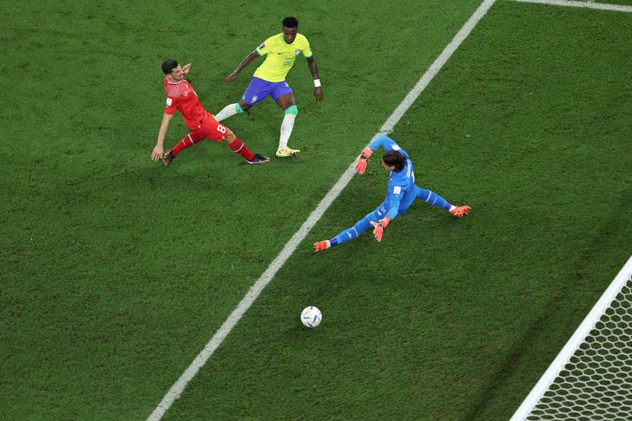 Vinicius Jr. înscrie, însă golul este anulat Vinicius Jr. înscrie, însă golul este anulat