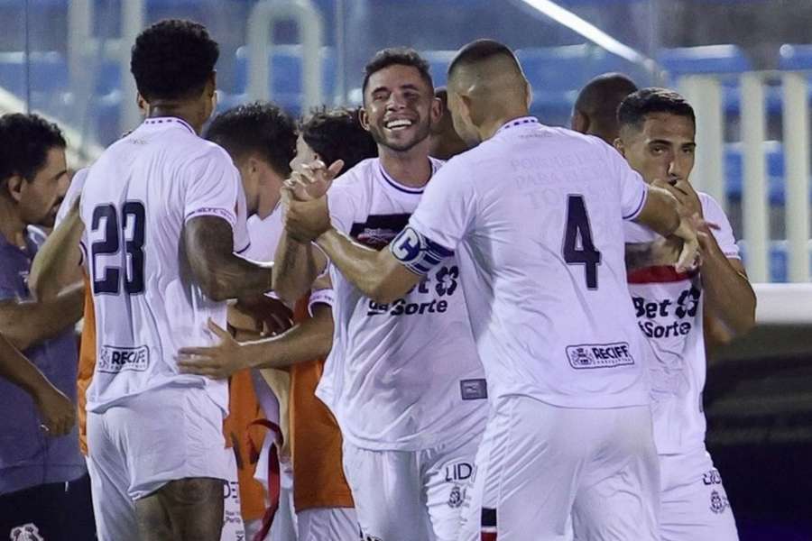 Renato fez o gol de empate do Santa Cruz contra o Floresta