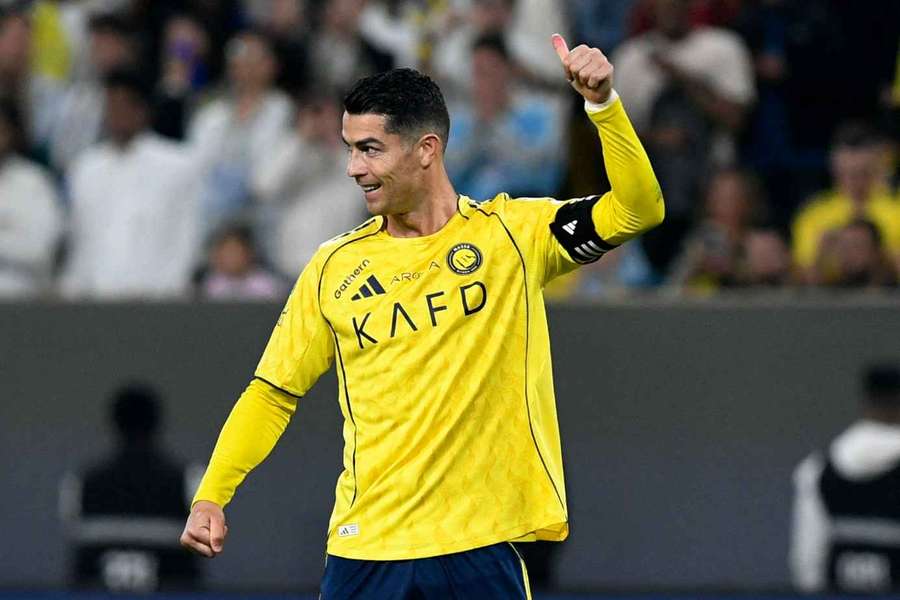 Cristiano Ronaldo bisou no campeonato saudita Cristiano Ronaldo bisou no campeonato saudita