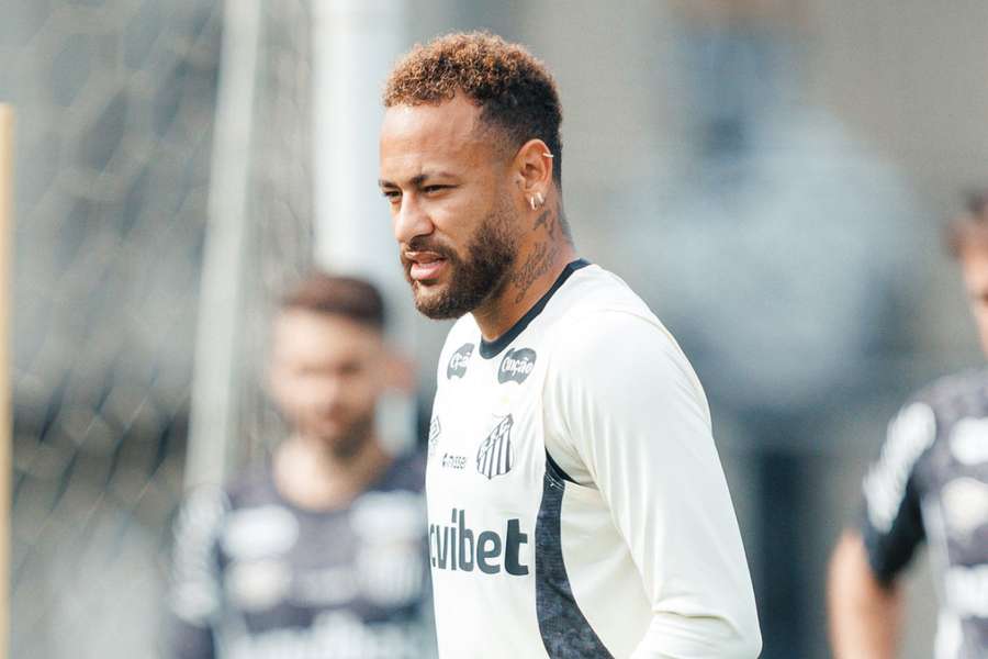 Neymar já voltou aos treinos do Santos Neymar já voltou aos treinos do Santos