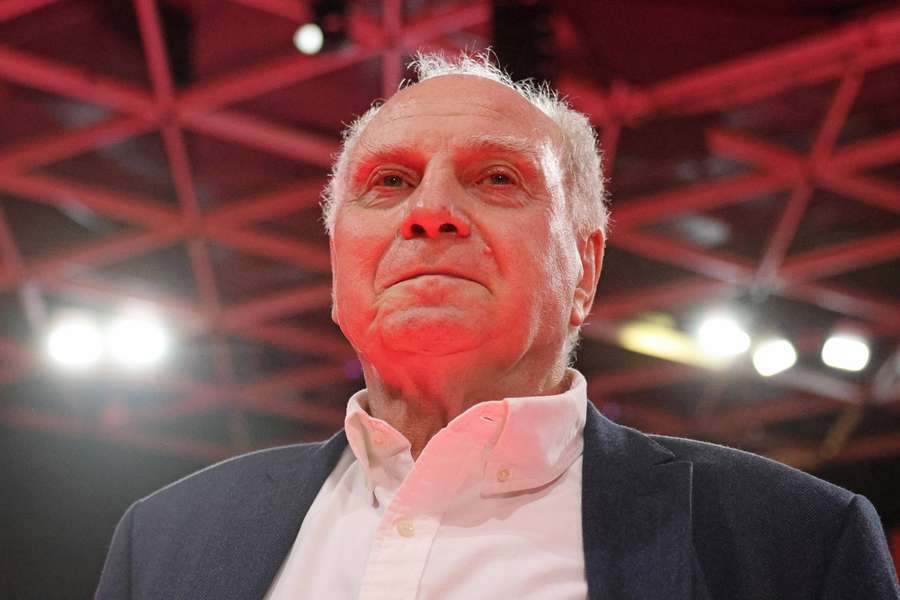 Uli Hoeness na assembleia geral anual Uli Hoeness na assembleia geral anual