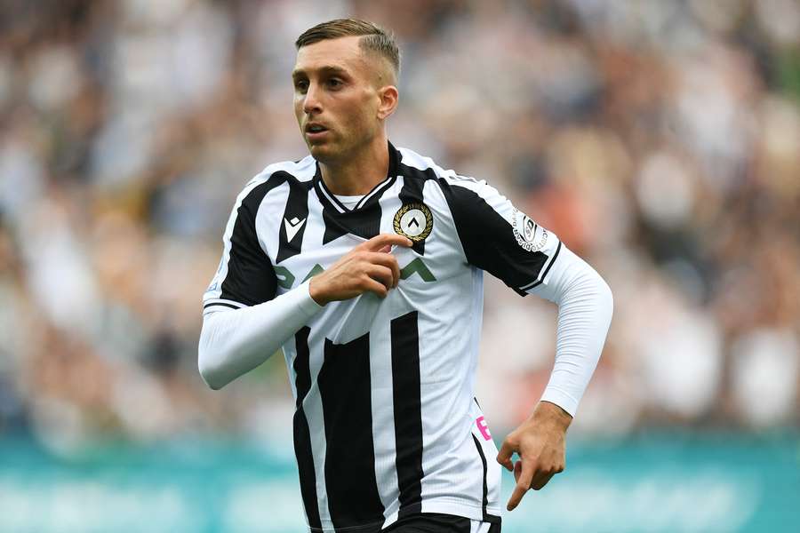 Gerard Deulofeu points to the Udinese crest, the club that has always been by his side since his very serious injury