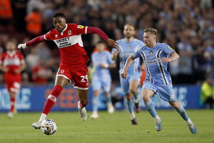 Chuba Akpom in actie in het shirt van Middlesbrough in de play-offs van afgelopen seizoen