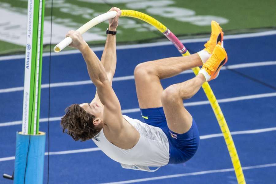 Armand Duplantis, plusmarquista mundial de salto con pértiga, sigue viviendo "un sueño"