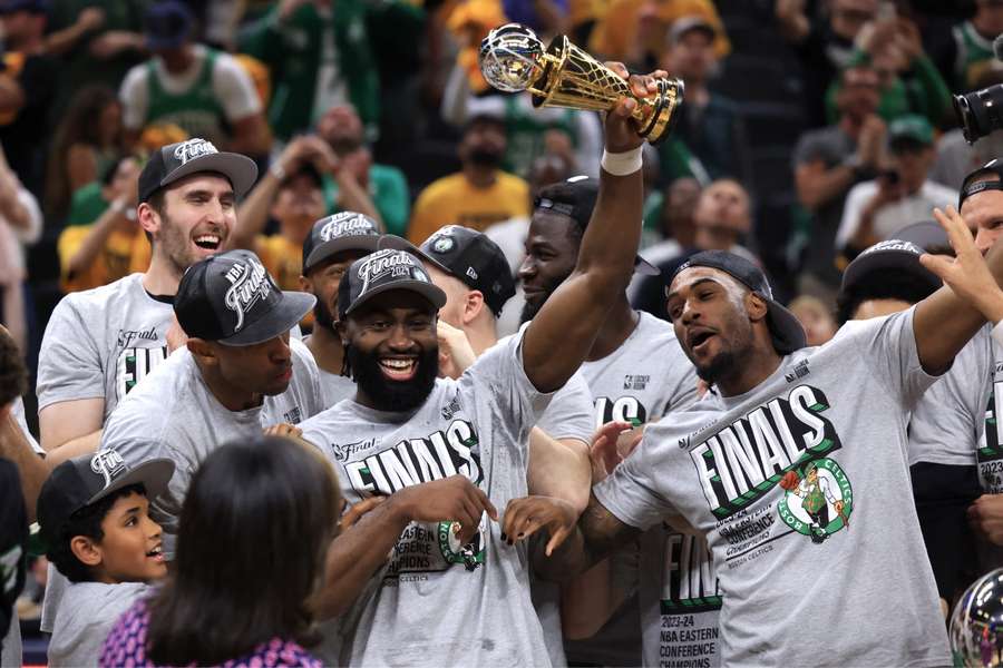 Celtics celebram prêmio de jogador mais valioso das finais do Leste dado a Jaylen Brown