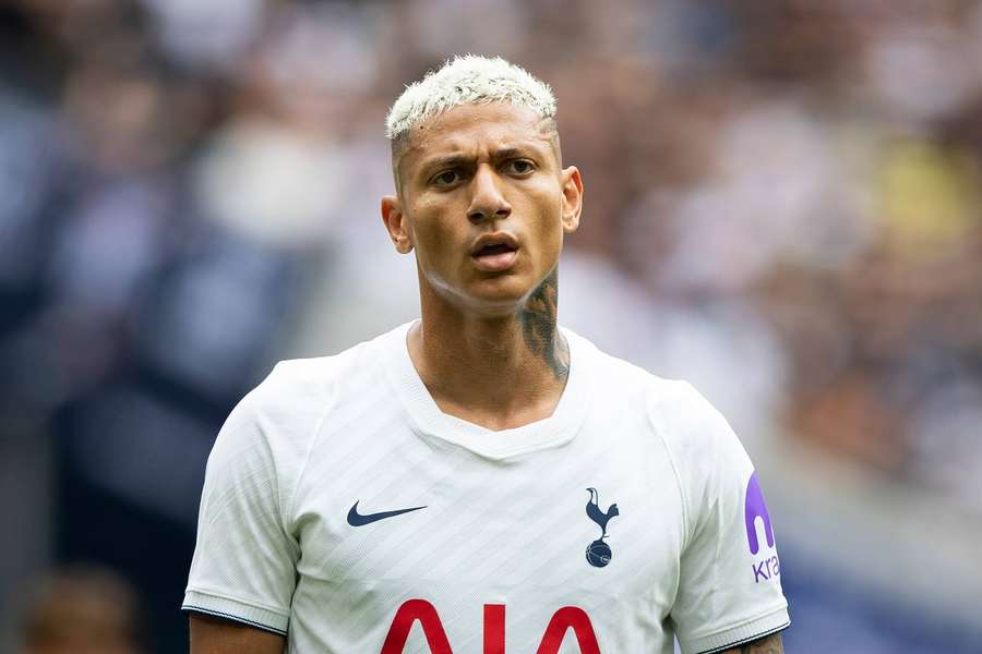 Richarlison vive impasse sobre futuro