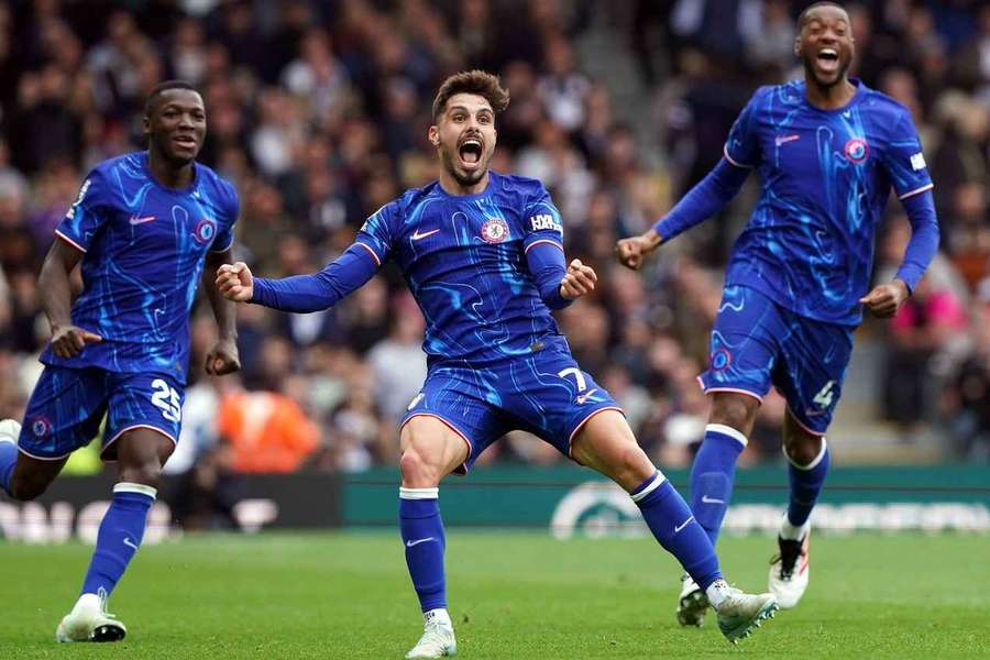 Pedro Neto fez o gol da virada do Chelsea nos acréscimos Pedro Neto fez o gol da virada do Chelsea nos acréscimos