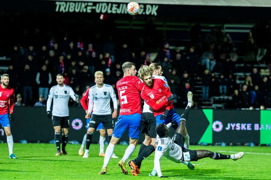 Fredagens opgør mellem Hvidovre IF og Vejle Boldklub var en hårdt-kæmpet kamp, der sluttede med en pointdeling.