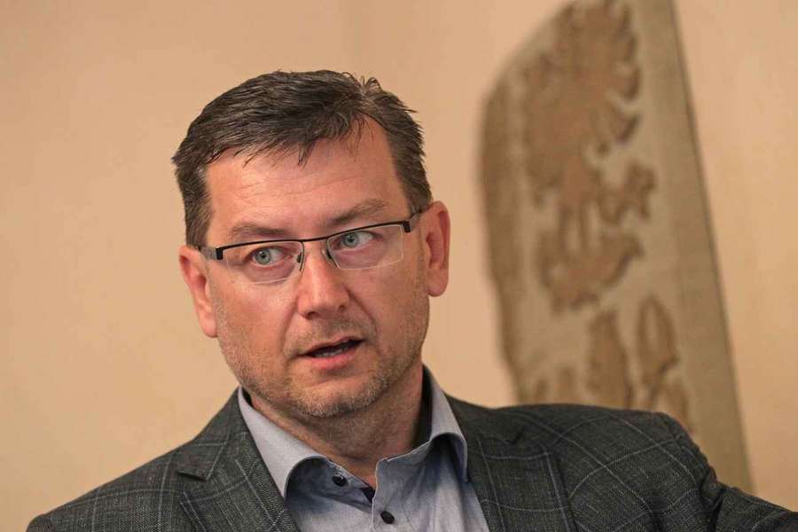 Primátor Karviné Jan Wolf čelí obvinění v rámci korupční kauzy v českém fotbale. Primátor Karviné Jan Wolf čelí obvinění v rámci korupční kauzy v českém fotbale.