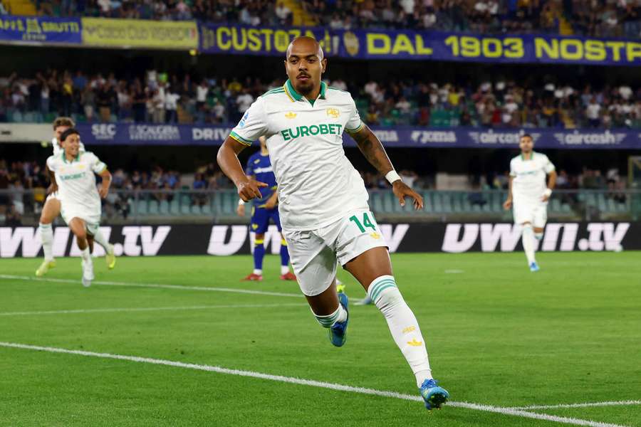 Malen esulta dopo il gol Malen esulta dopo il gol