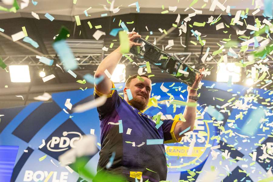 Luke Littler geht als Titelverteidiger ins Turnier
