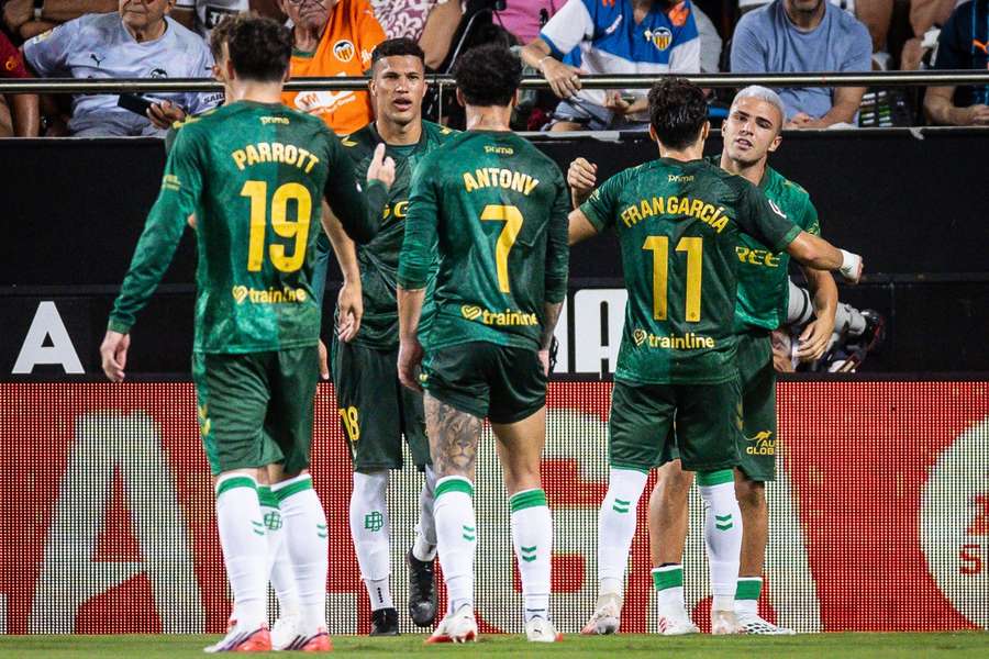 Los jugadores del Betis celebran un gol en Mestalla Los jugadores del Betis celebran un gol en Mestalla