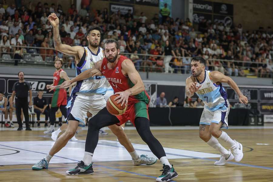 Miguel Queiroz, jogador da seleção nacional de basquetebol