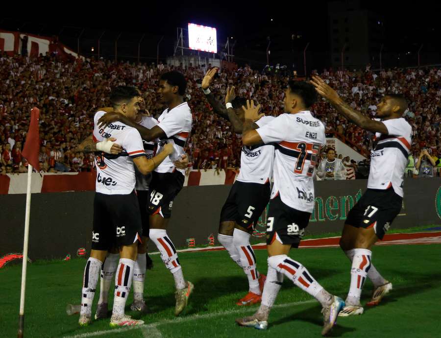 São Paulo passou pelo Náutico nos Aflitos São Paulo passou pelo Náutico nos Aflitos