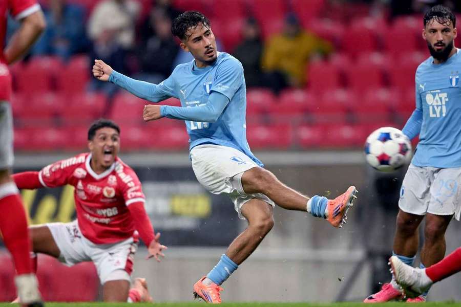 Adrian Skogmar struck Malmo's second equaliser at Kalmar Adrian Skogmar struck Malmo's second equaliser at Kalmar