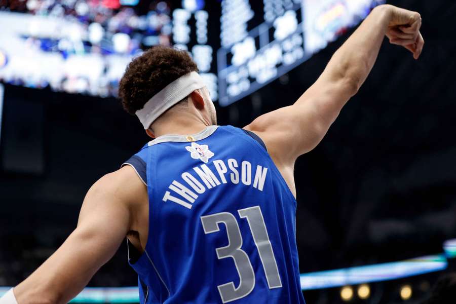 Los Mavericks ganan con suspense.