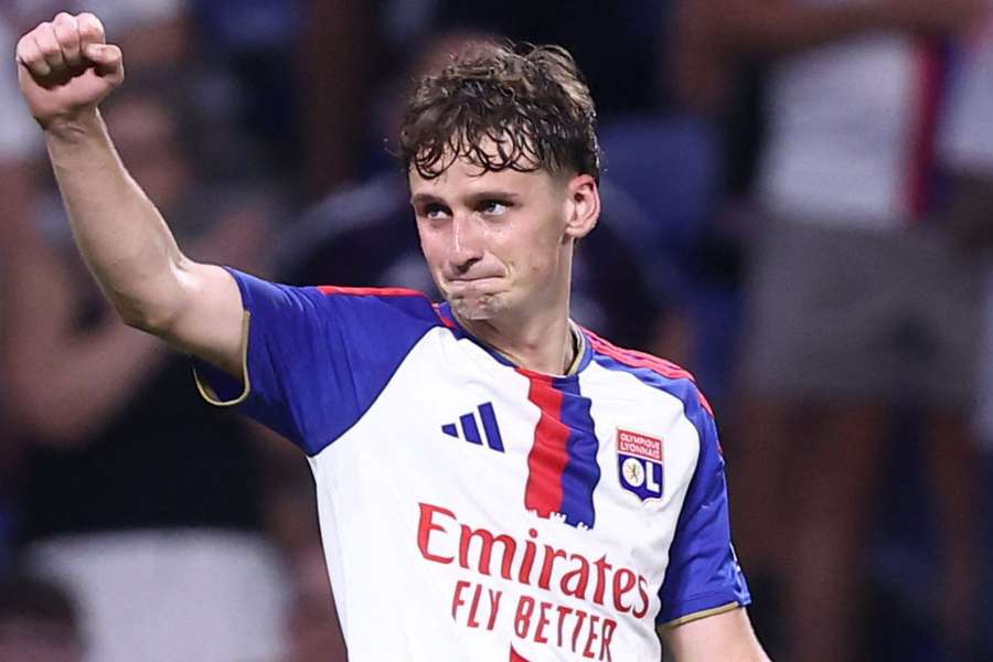 Tyler Morton fechou o placar em Lyon 3x0 Sparta Praga