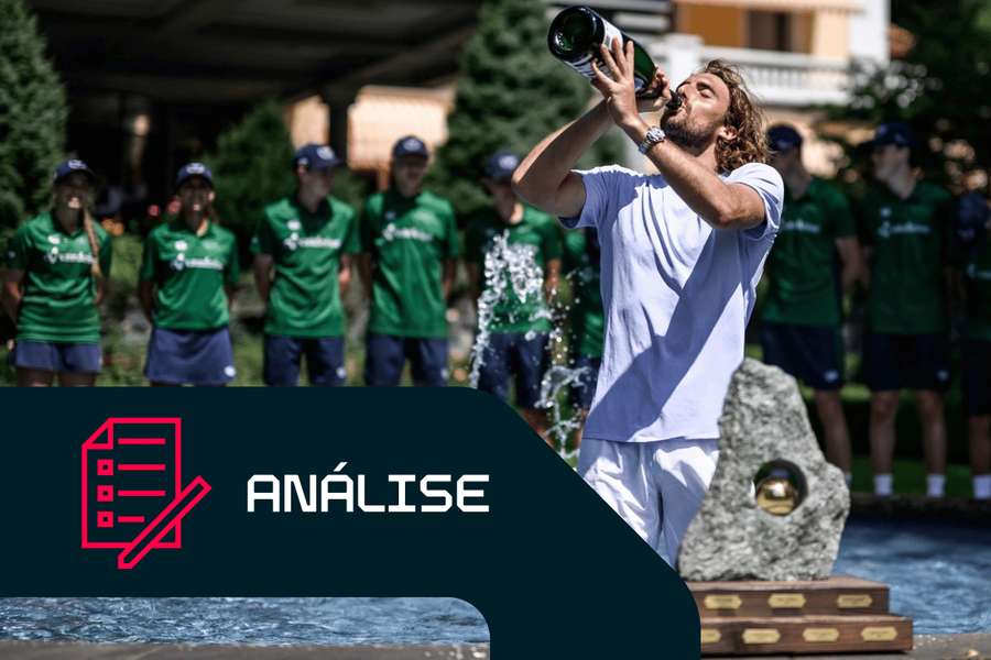 Tsitsipas celebra ao lado do seu troféu